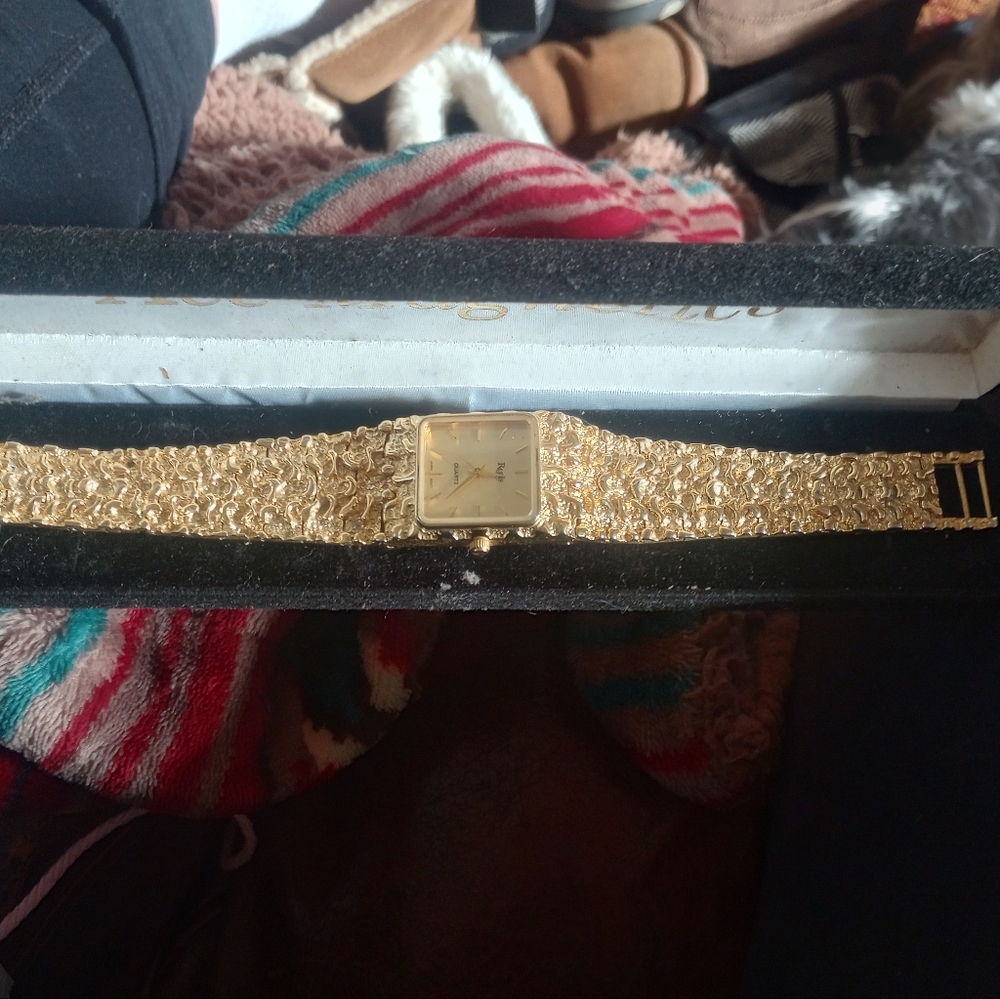 Gold Textured Watch - Picture 3 of 7